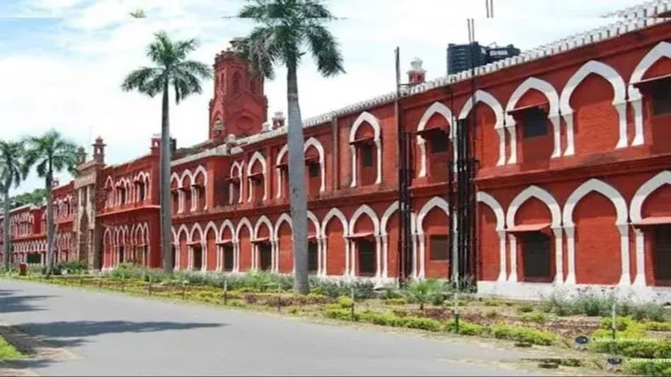 AMU में होली विवाद: परमिशन पर बवाल, सांसद बोले- 'जो मारपीट करेगा, उसे ऊपर पहुंचा देंगे'