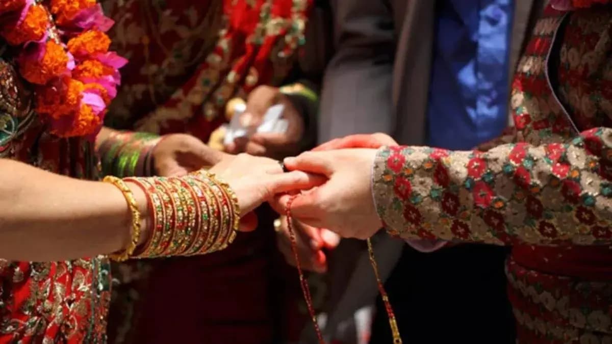 बरेली की दानिया खान ने हिंदू धर्म अपनाकर प्रेमी संग रचाई शादी, वीडियो जारी कर बताई अपनी मर्जी