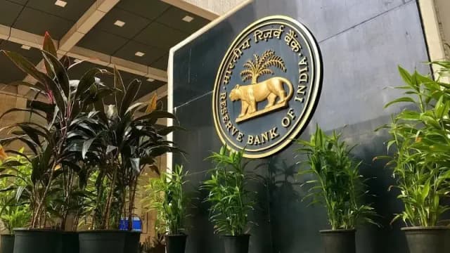 RBI New Rules 2025: अब सस्ता होगा लोन, EMI होगी हल्की | गोल्ड लोन के नियम भी बदले