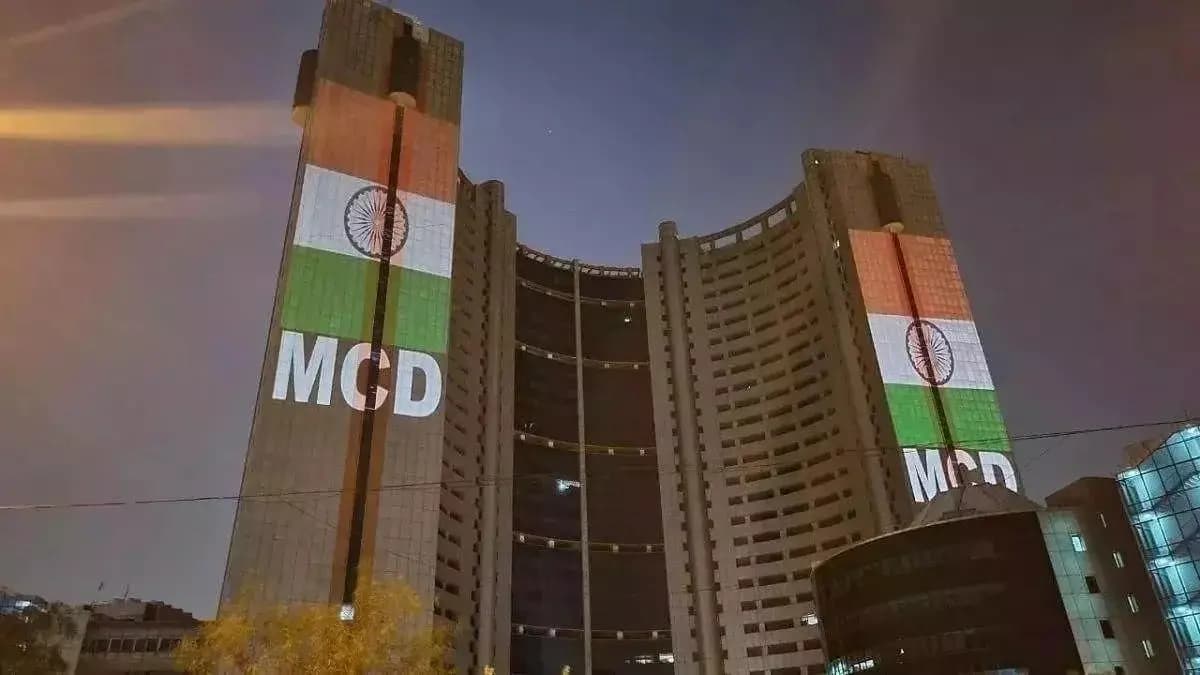 दिल्ली में व्यापार करना हुआ महंगा: MCD ने ट्रेड और हेल्थ लाइसेंस फीस 15% बढ़ाई | जानें नए रेट