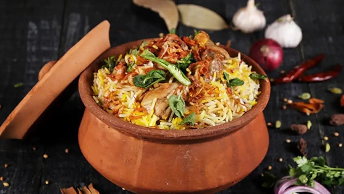 मालिक की पत्नी को लेकर फरार हुआ बिरयानी बेचने वाला लौंडा..