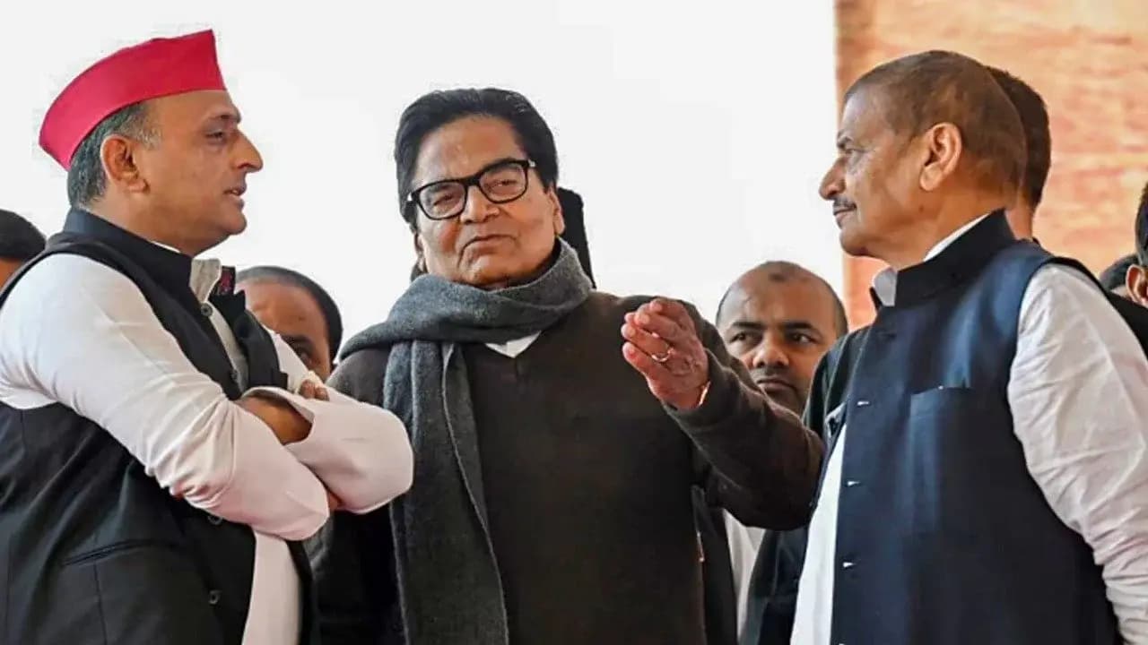 UP Politics: वक्फ बिल पर अखिलेश यादव को लगा बड़ा झटका.!
