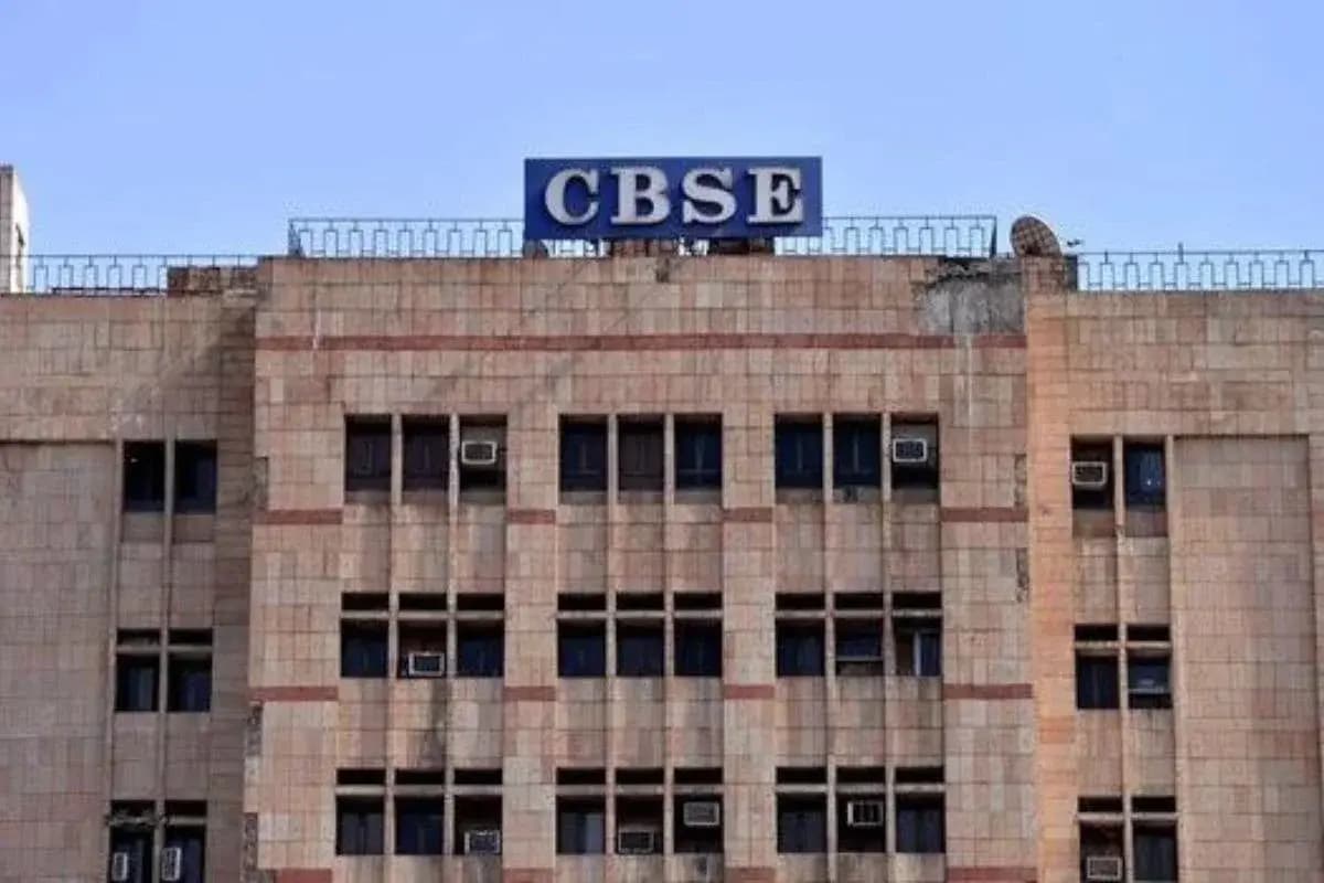 CBSE का सख्त आदेश: डमी स्कूलों में पढ़ने वाले छात्र नहीं दे पाएंगे बोर्ड परीक्षा
