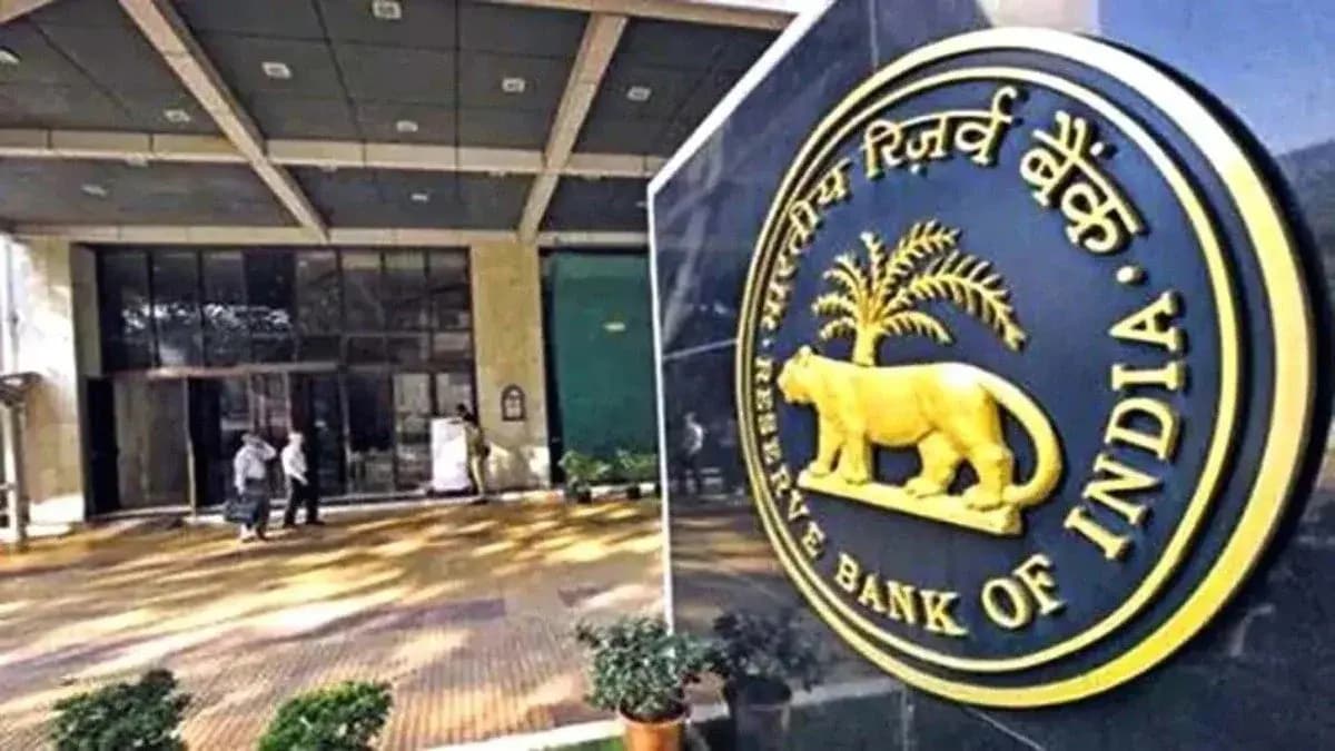 तीन बड़े बैंकों पर RBI का बड़ा एक्शन.!