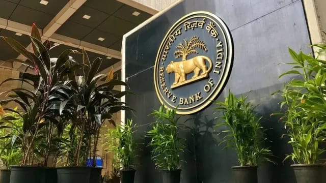 RBI New Rules 2025: अब सस्ता होगा लोन, EMI होगी हल्की | गोल्ड लोन के नियम भी बदले