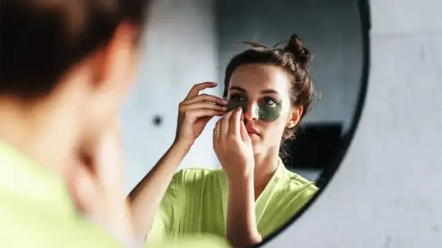 आंखों के नीचे काले घेरे हटाएं 2 दिन में | आलू वाला घरेलू नुस्खा